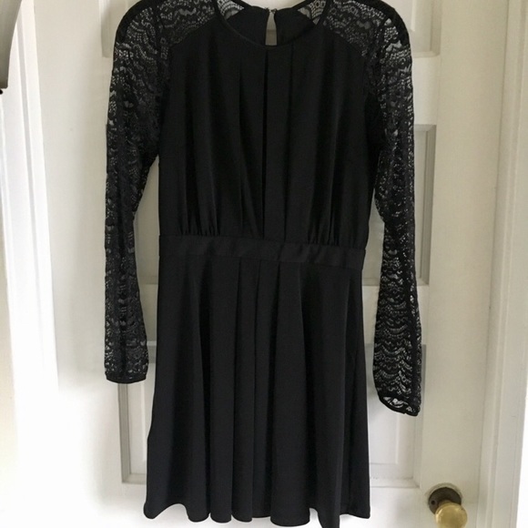 Host Pick!๐BCBG Black Lace Sleeve Dress Like NEW! - Picture 5 of 8